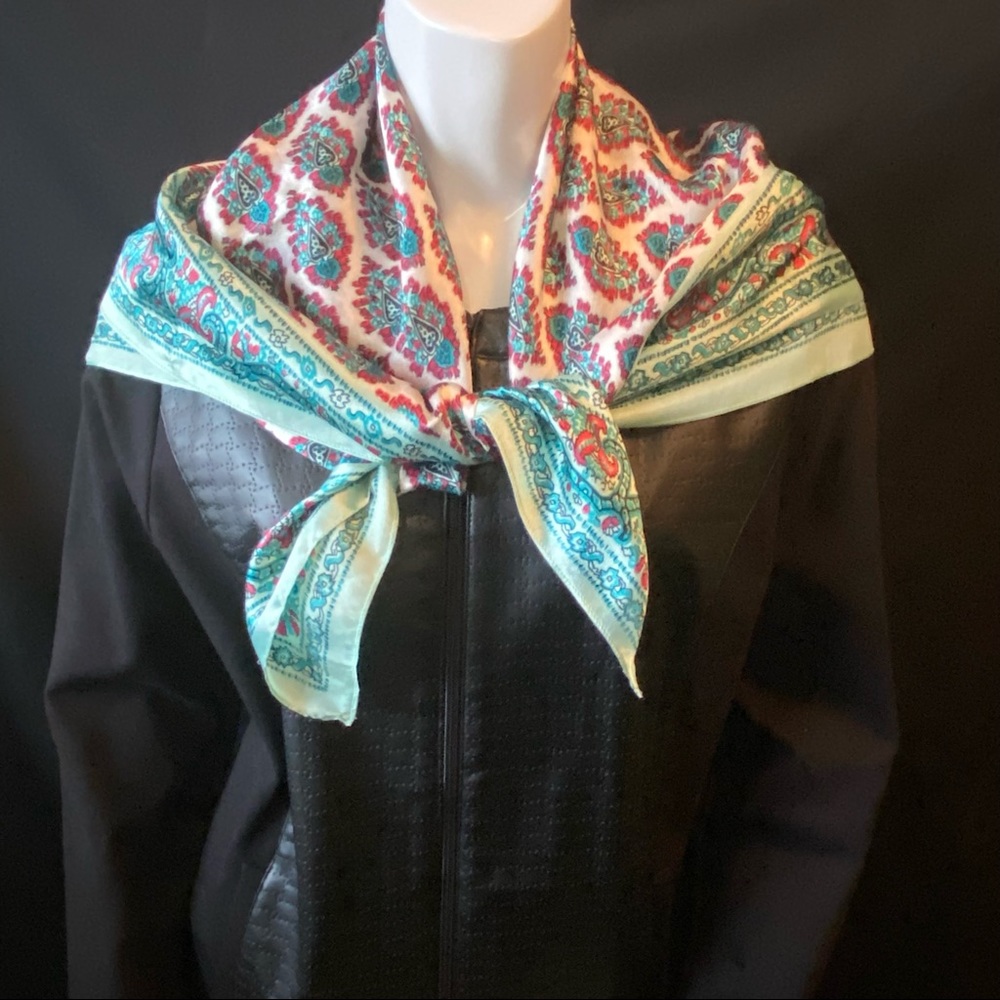 Large Square Scarf - Picture 4 of 10